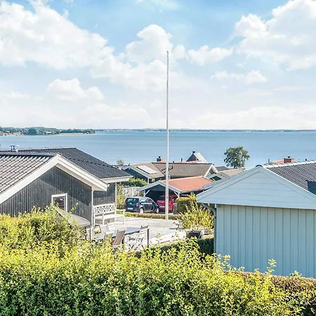4 Star In Sjolund